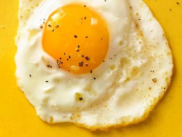 鸡蛋不要吃太多 否则会胆固醇高 这个瑞典医生每天吃8颗蛋 知乎