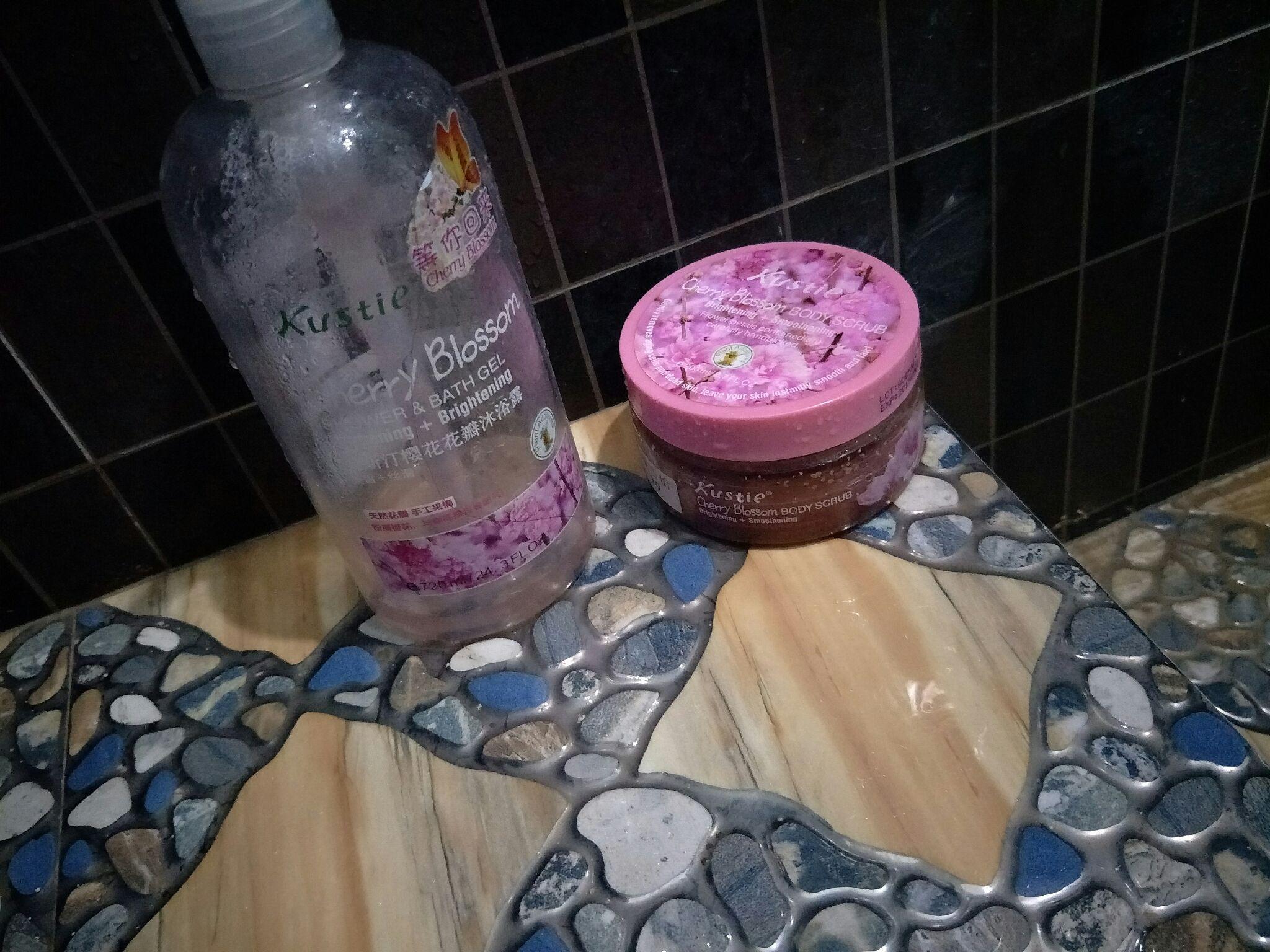 这是毛囊炎吗?小女生腿上都是红痘痘,马上夏天