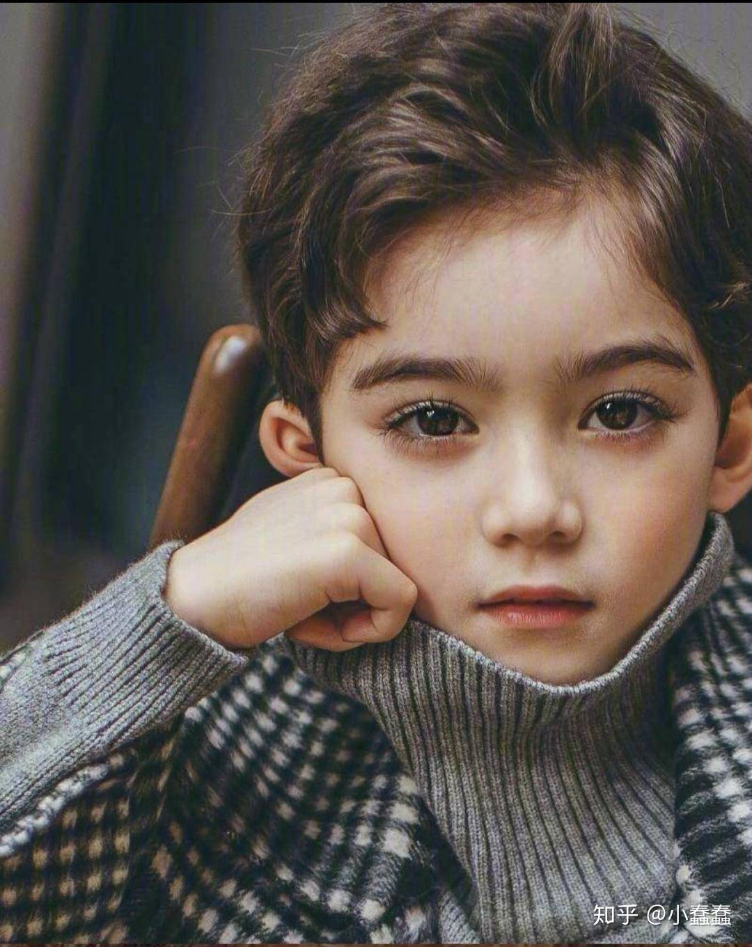有没有类似的小男孩的头像或壁纸