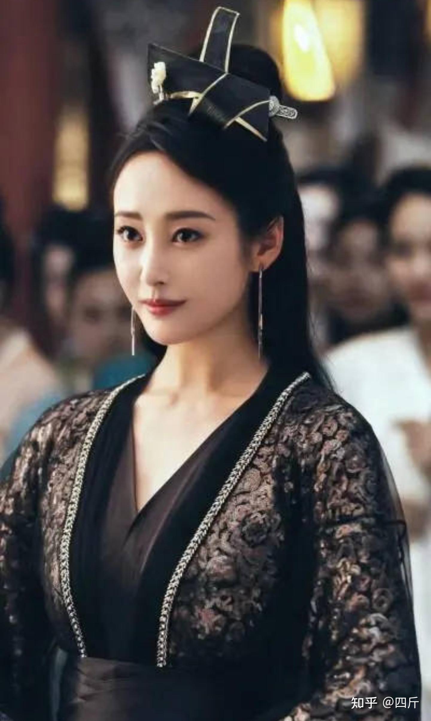 演员李纯大胆秀健身美照,尴尬部位细心打码,曾因黑桃图案惹争议 - 知乎