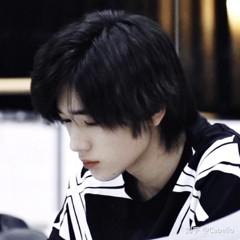 各位姐妹们有没有宋亚轩可以当头像的图片