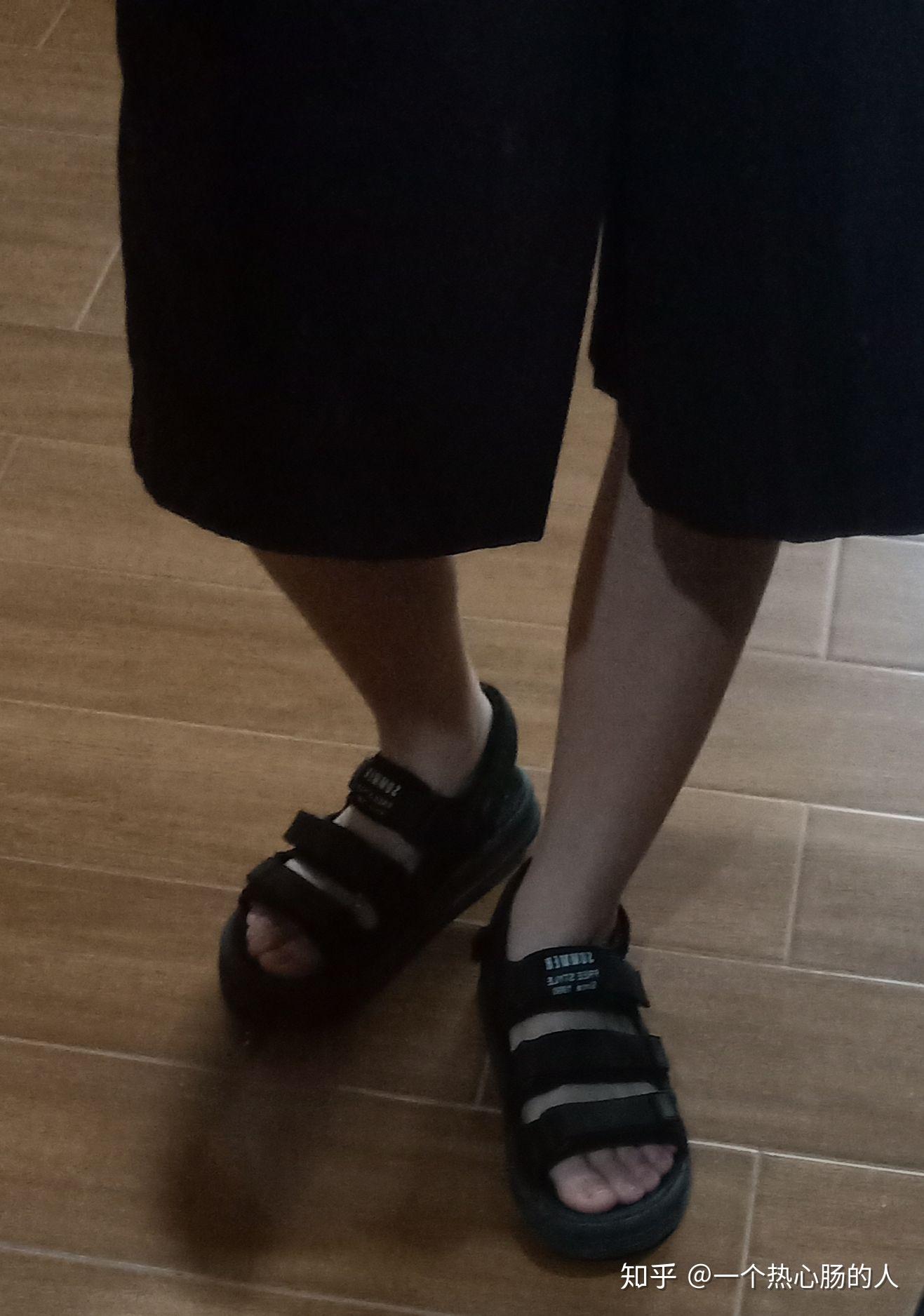 什么凉鞋配校服裤子好看?