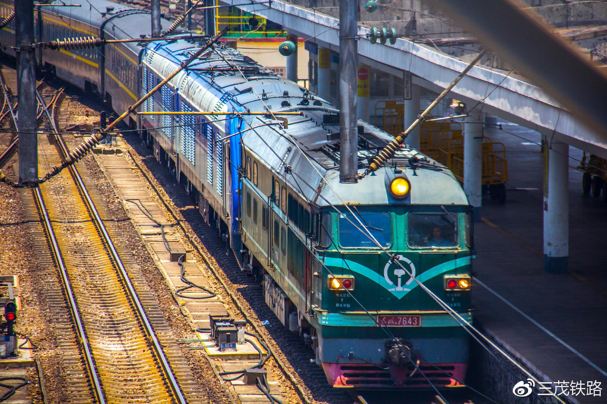 最后被烤了30分钟 ,还差点中暑了 ,z202才姗姗来迟(感觉在用生命在拍