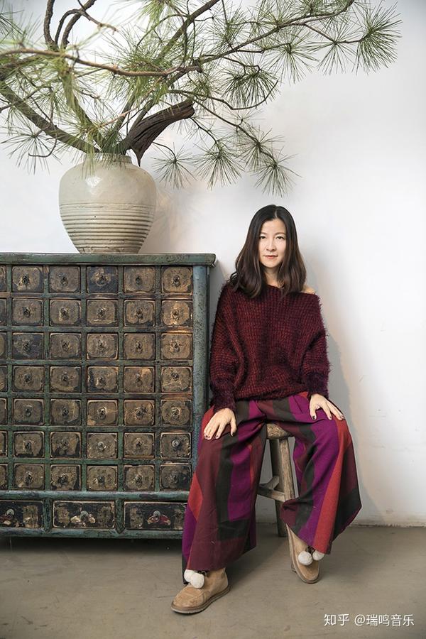 她想用一场音乐会温暖被互联网绑架的人