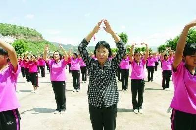 中国最美老师张桂梅 v2-116915bd0bb2473e28f64de217da9e95_b.jpg