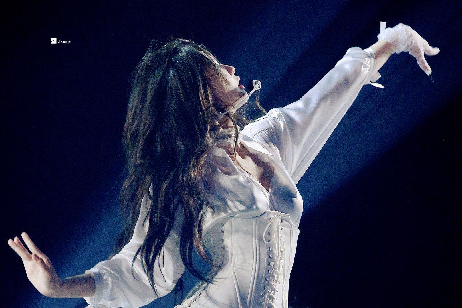 大家有可以用作电脑壁纸的jennie的美图吗