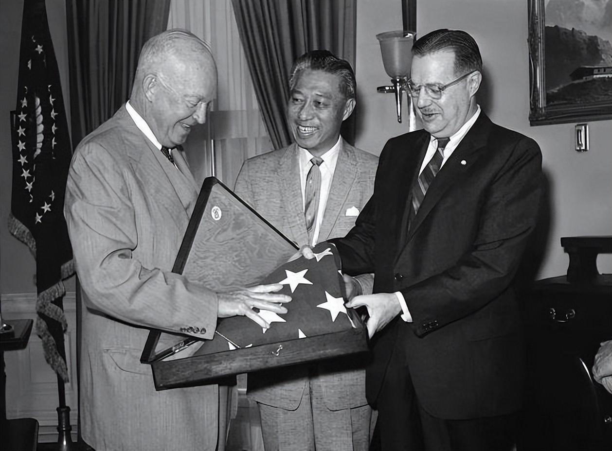 邝友良:首位参选美国总统的华裔,晚年被儿子气死,夏威夷降半旗