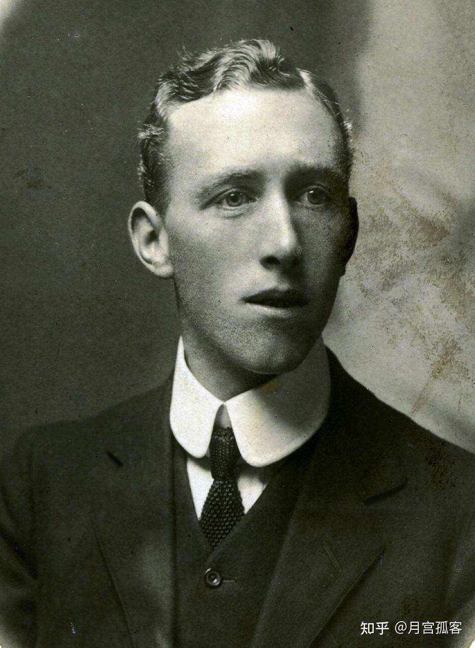 博士,1881年11月27日出生于苏格兰爱丁堡,是爱德华·柯克博士的哥哥