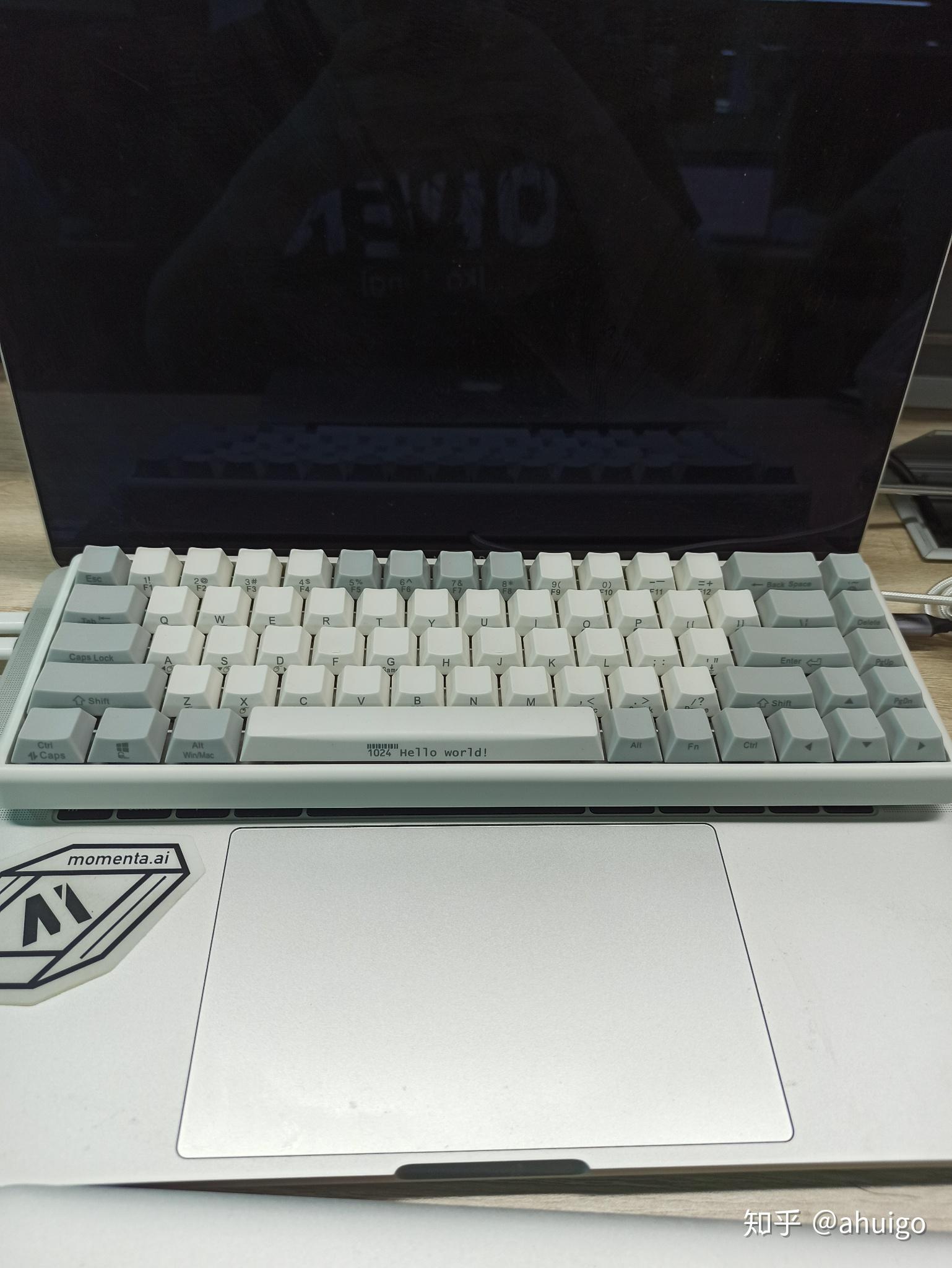 笔记本外接机械键盘怎么摆放用起来最舒服