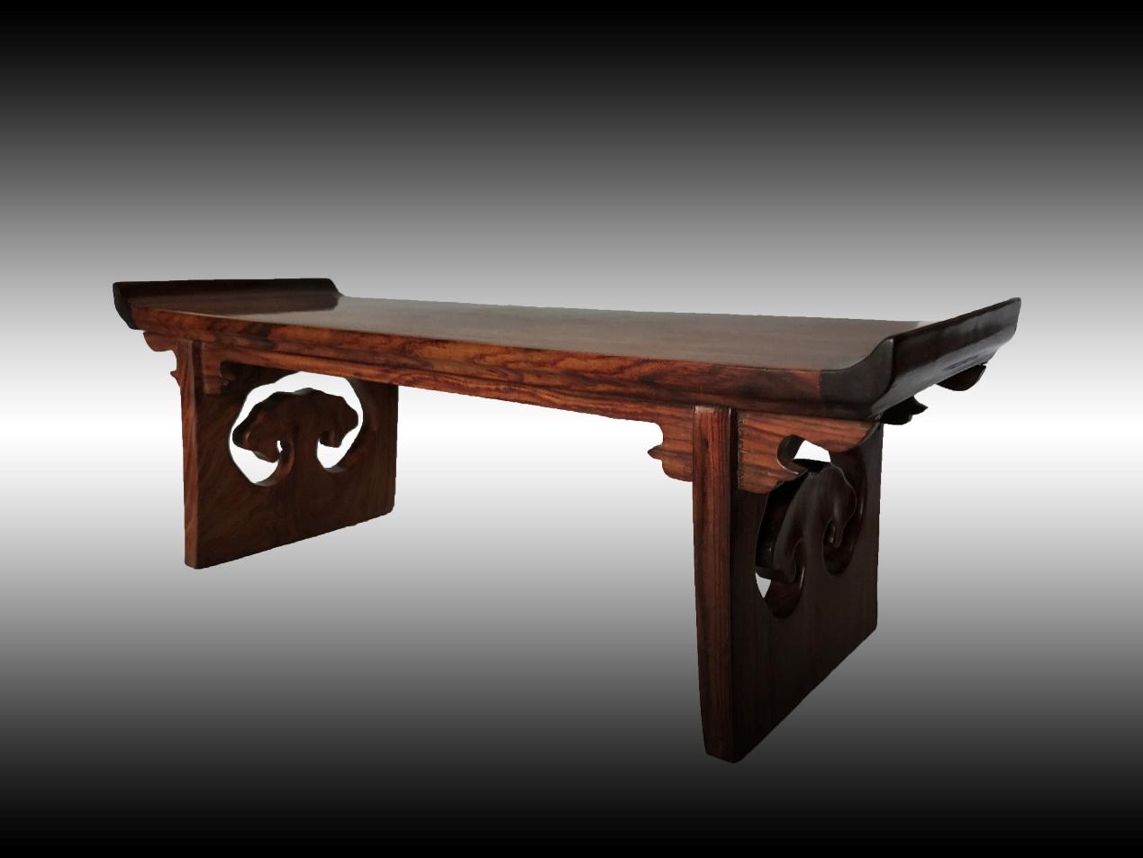 黑黄相间虎皮纹黄花梨小翘头案一木一器