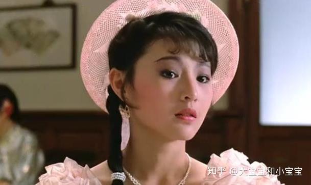 被林正英捧红的李赛凤爱上小二十二岁干儿子息影二十年后仍轻松劈叉