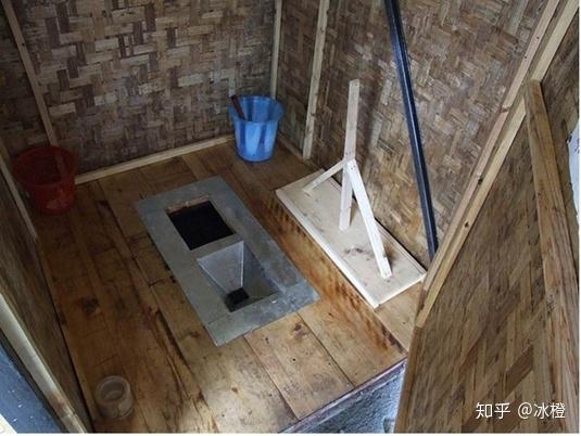 当时这个女教师家中所使用的厕所类型是旱厕,这种厕所在中国农村比较