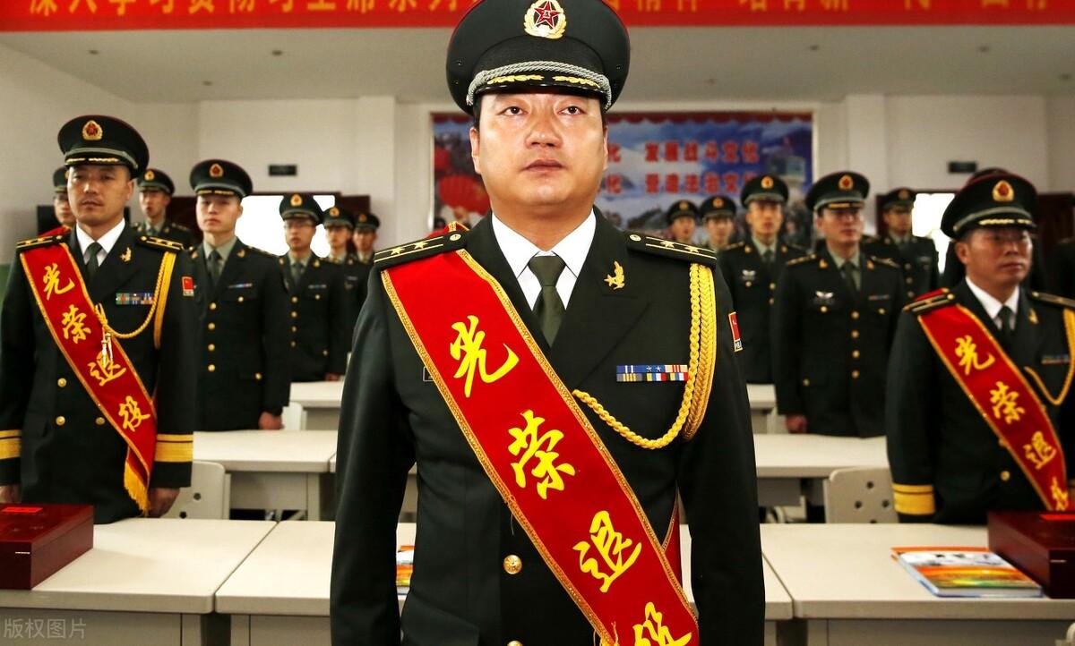 退役"中校"当"保安",你怎么看?