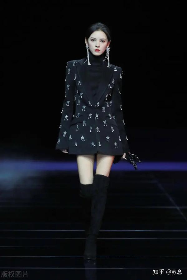 张予曦真惊艳成王思聪最成功前女友今穿西装配长筒靴有超模感