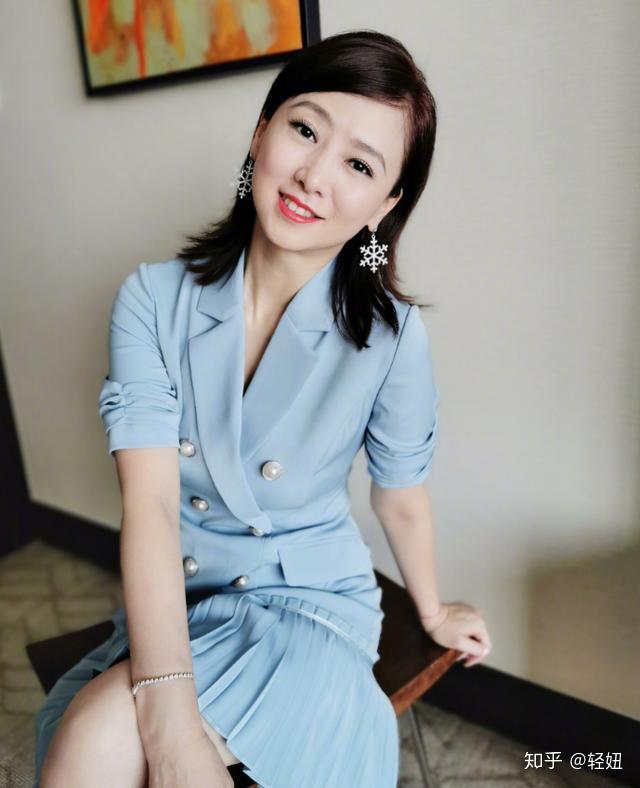 52岁的翁虹体重只有93斤坦言养成不易胖的体质最重要