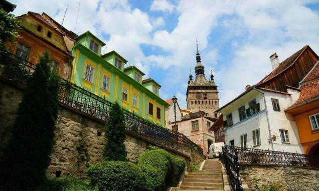 罗马尼亚的历史悠久,祖先为达契亚人,后与罗马人共居融合,形成