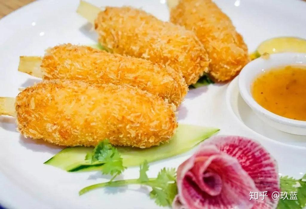 蔗虾是典型的越南菜,是把去了壳的鲜虾肉,剁碎,打成虾胶后,裹在甘蔗枝