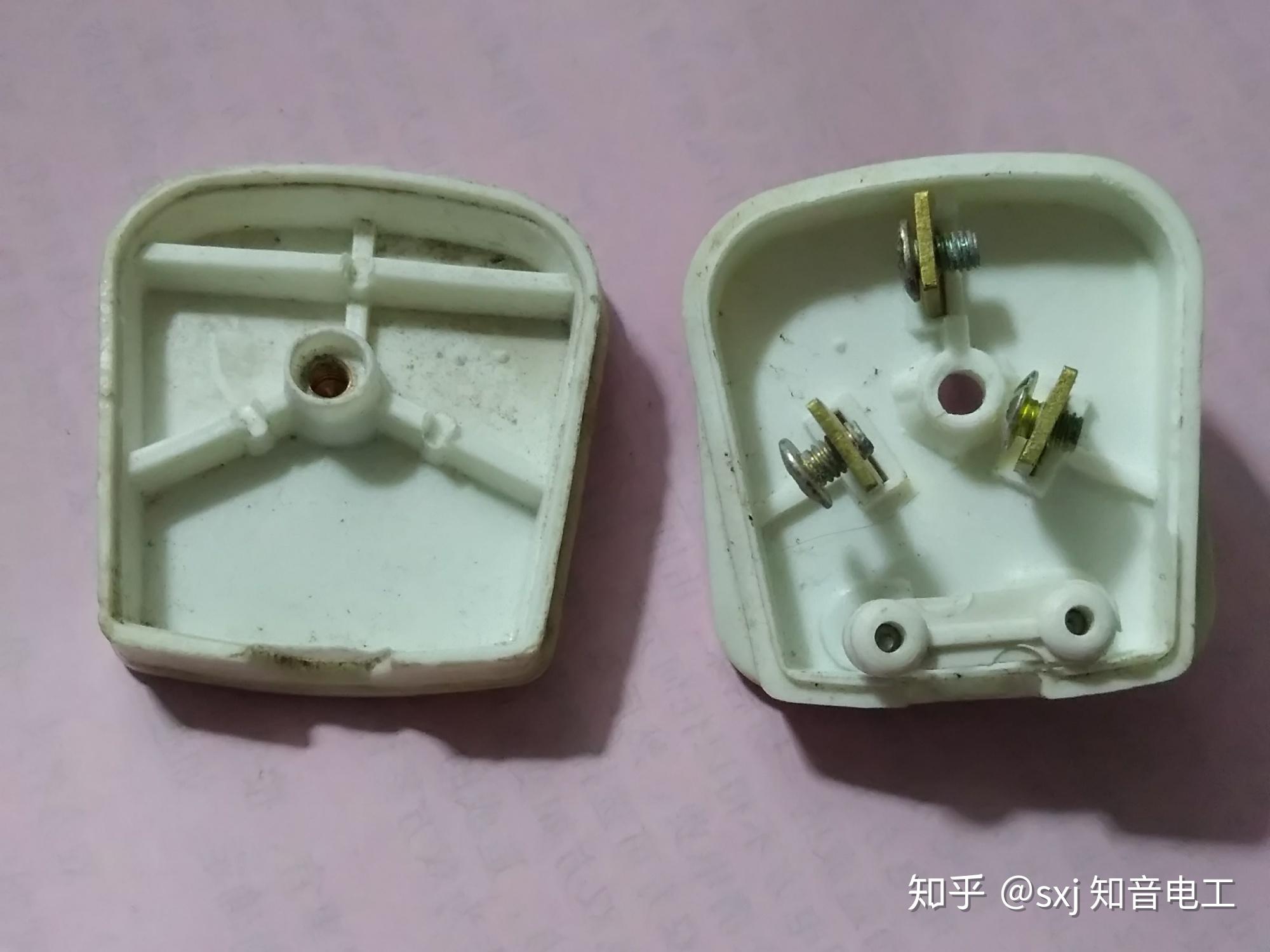 工具材準備;電源線的三角插頭一個,電工常用用器具.