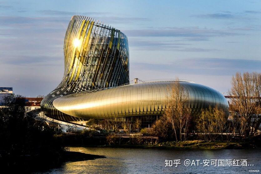 葡萄酒博物館:la cité du vin水鏡廣場:miroir d'eau (place de