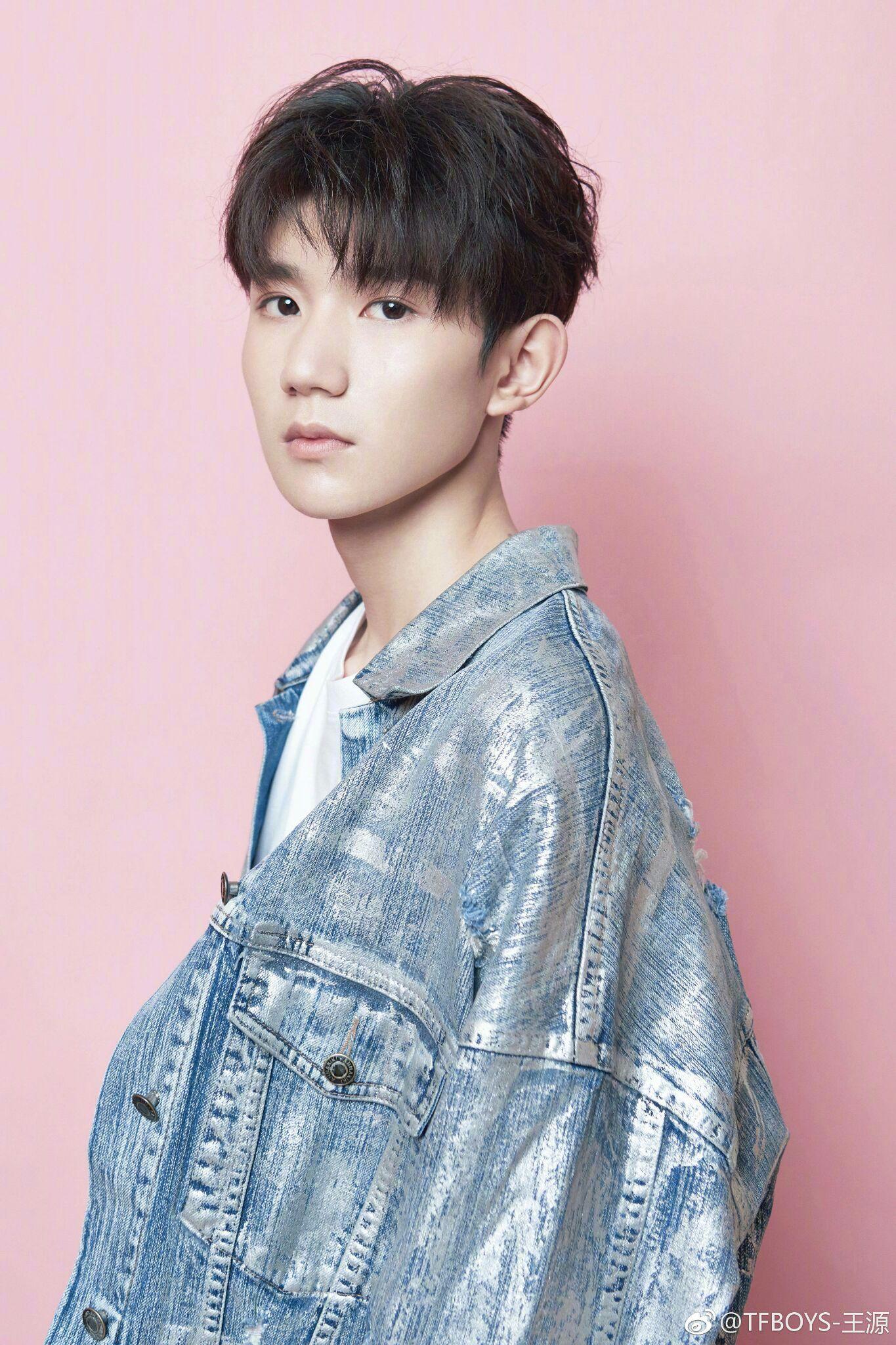 如何看待王源粉丝大规模爬墙史强?(手动狗头)