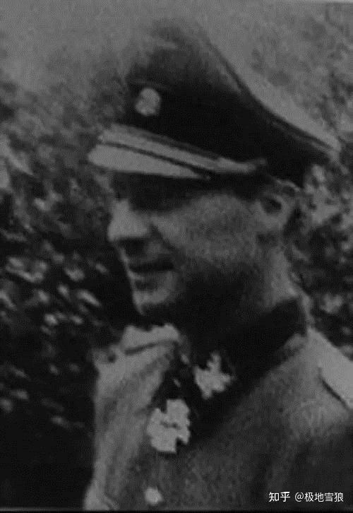 月时间,但在战斗中,舒尔茨中将阵亡,由约阿希姆·齐格勒少将接任师长