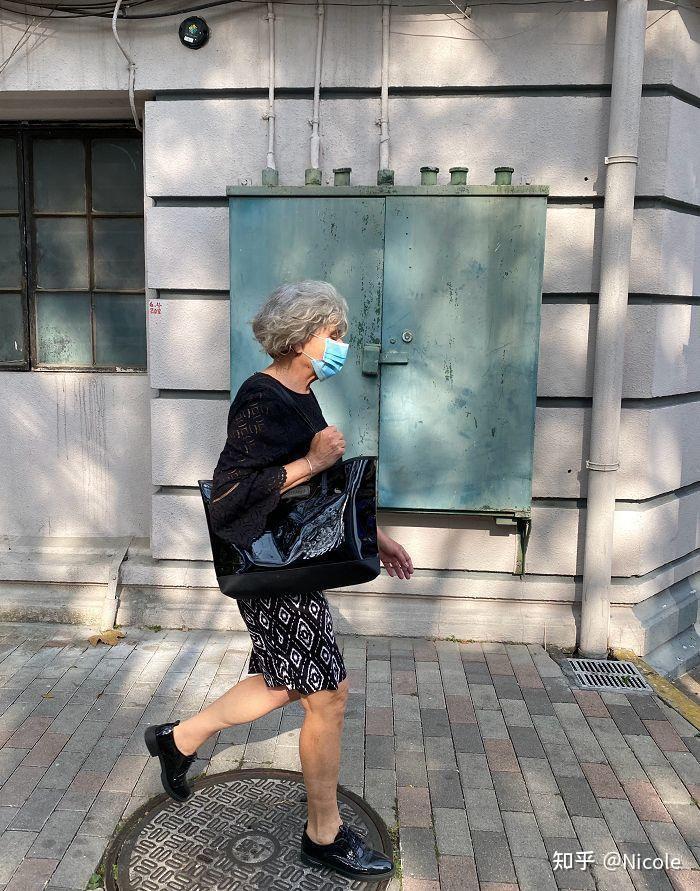 上海奶奶真不服老仪态端庄穿搭得体个个都精致到骨子里