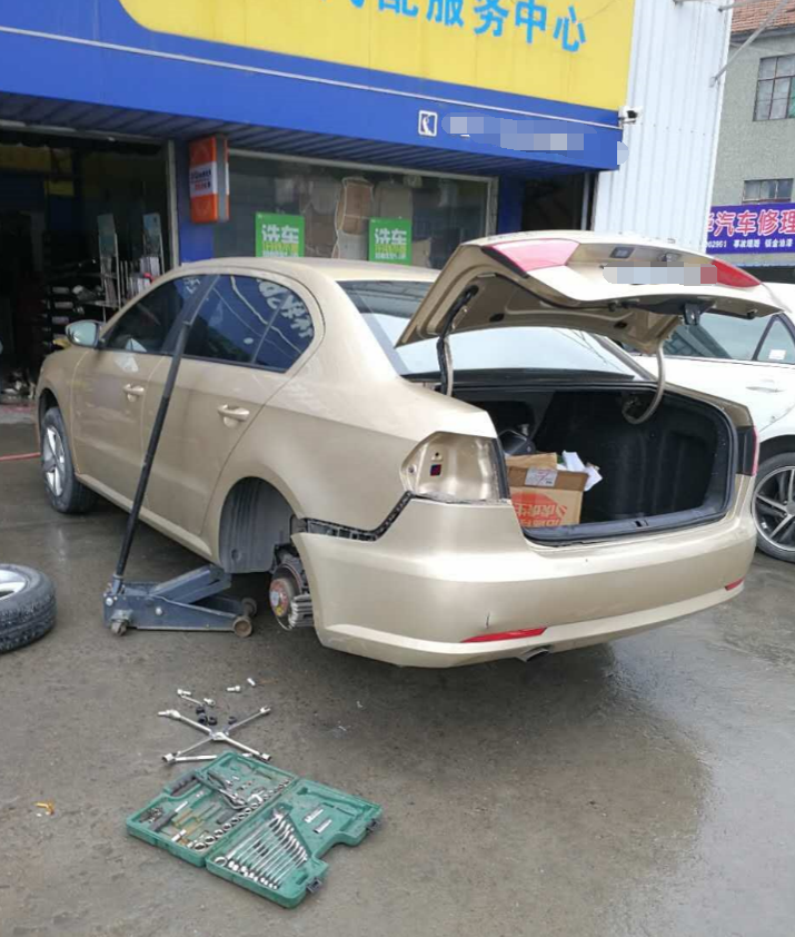 十代思域vs大众朗逸碰撞测试