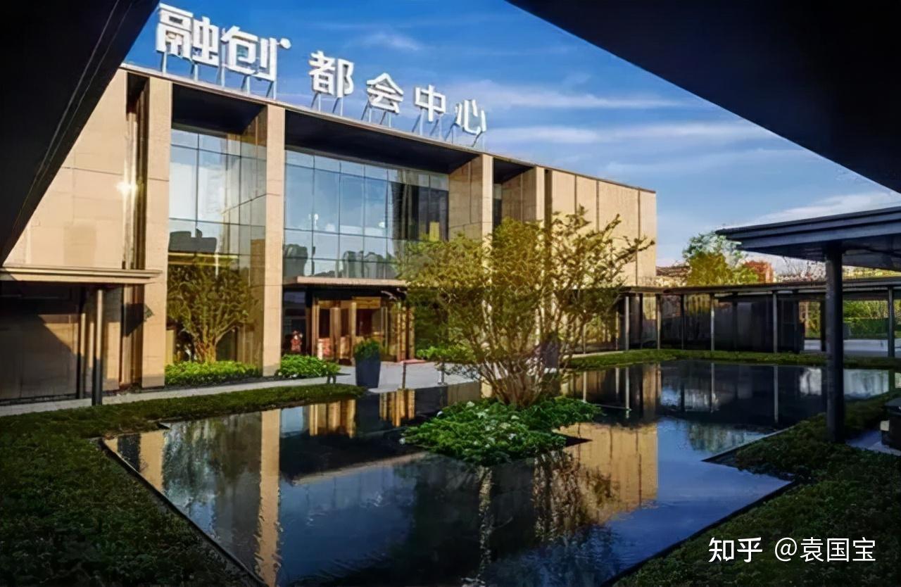 2021年融创半年报显示,融创中国总资产为12054.53亿元,总负债为9971.