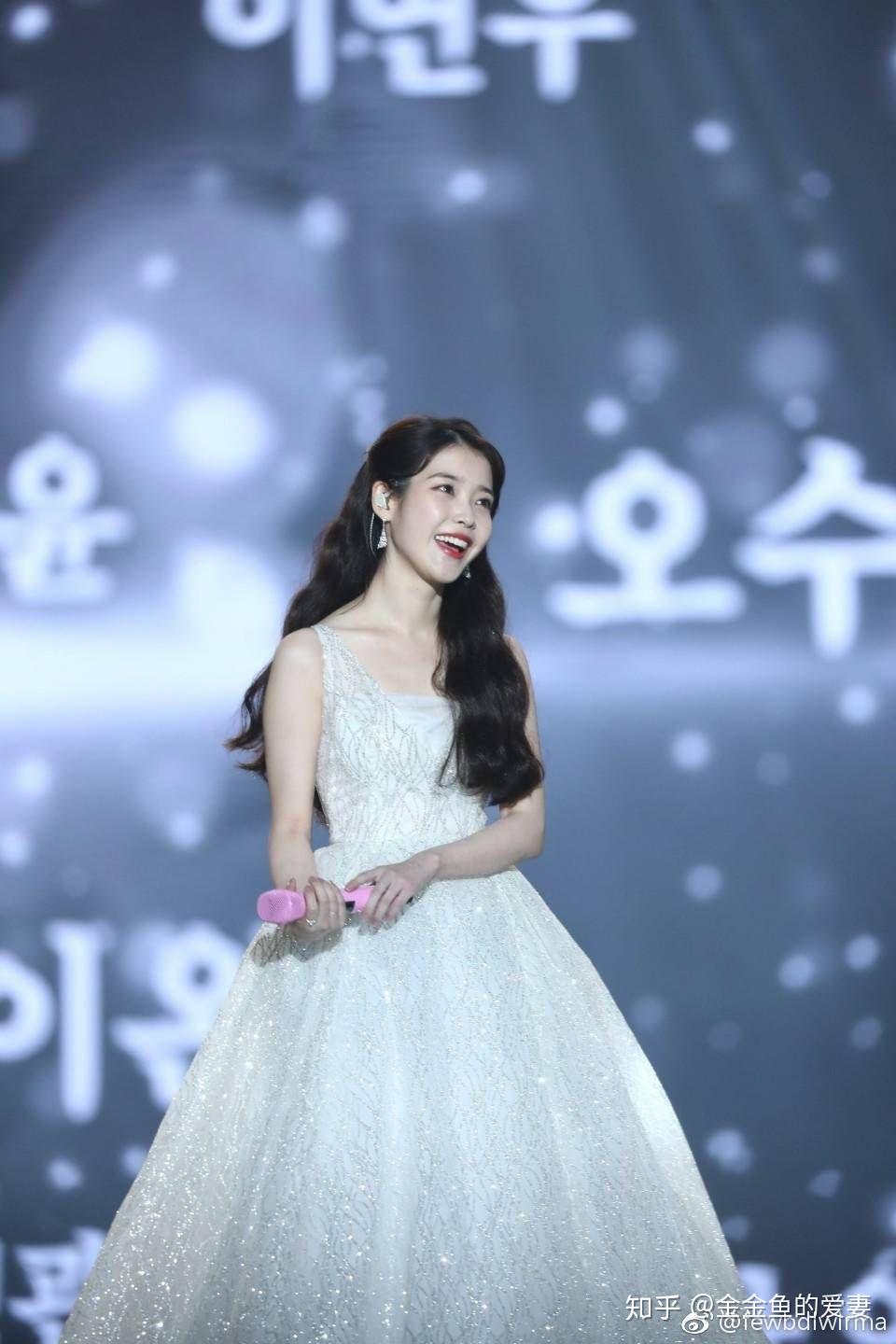 可以推荐一些iu的神仙照片吗?