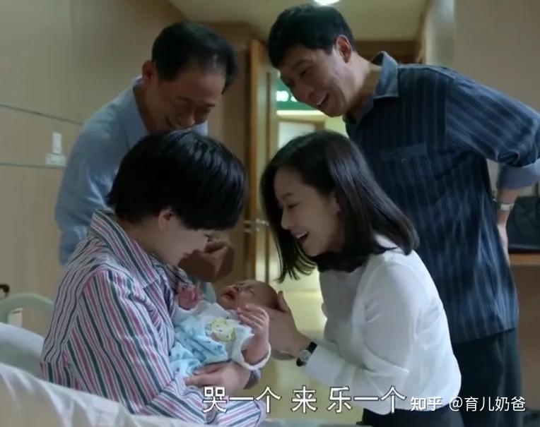 横抱哭竖抱乖，为何2-3个月的宝宝偏爱竖抱？其实是变聪明的信号 - 知乎