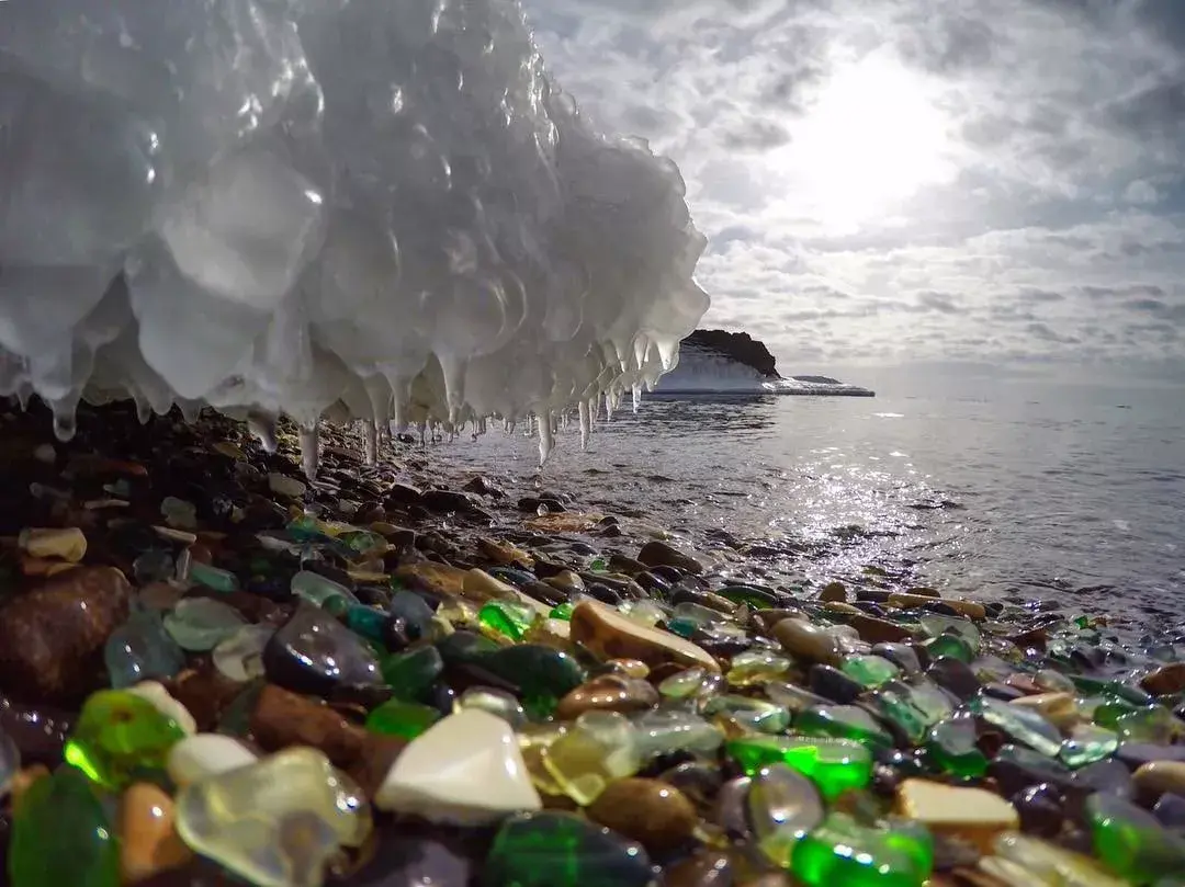玻璃海滩:大自然的魔术秀