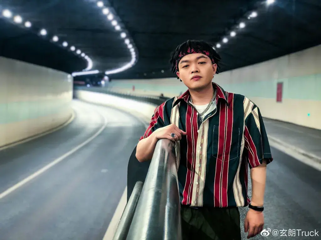 节目结束后,玄朗不仅办了巡演"车载科长",还追星成功,结识了他雷鬼