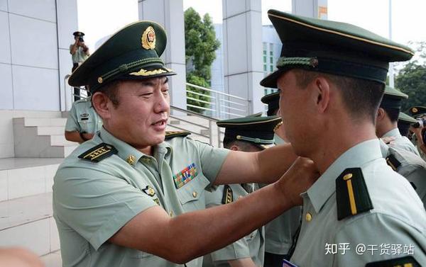 5年,最後半年進入部隊實習,合格之後正式授予下士軍銜,直接跳過義務兵