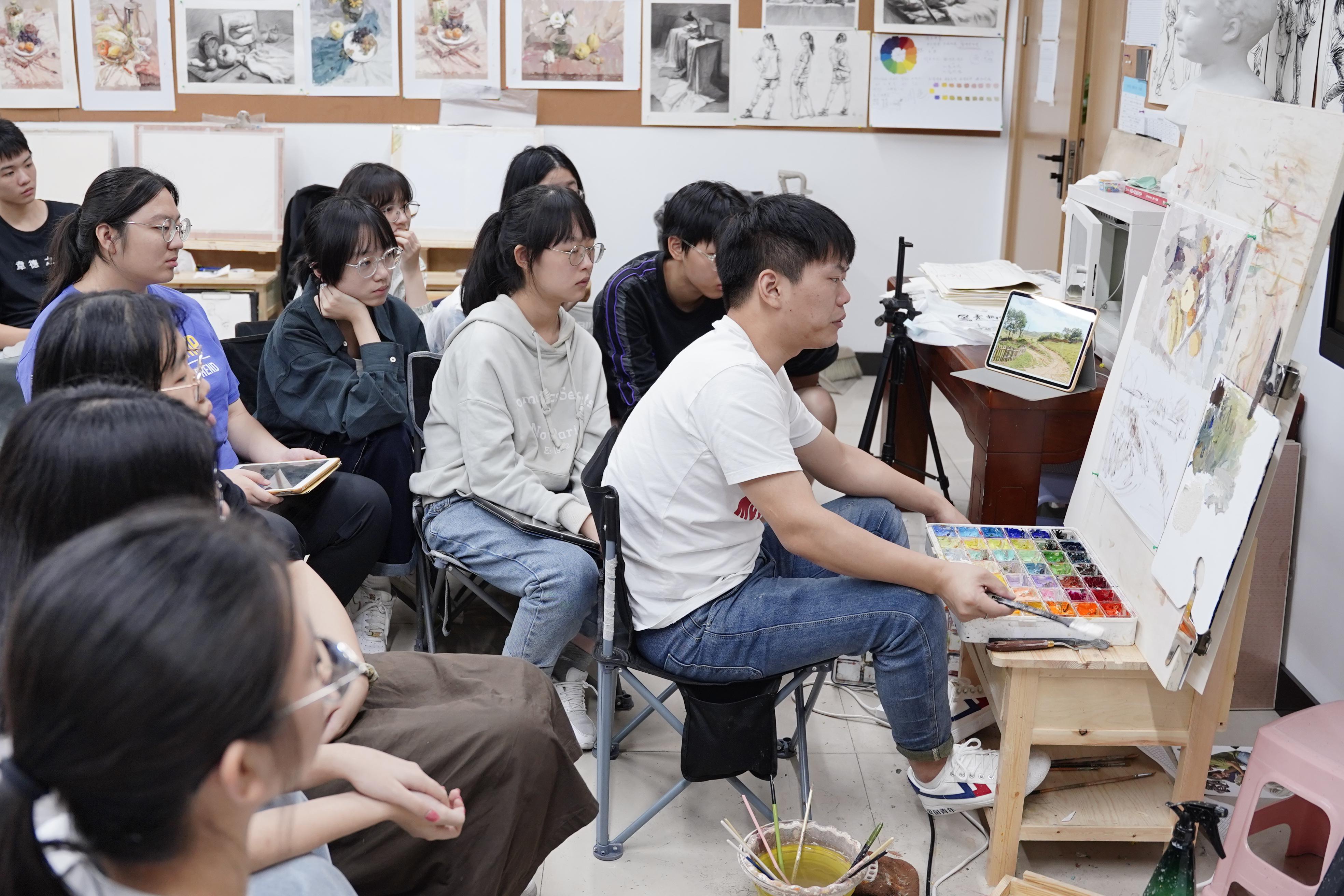 武汉高考美术画室浅谈美术生参加集训一定能考好吗