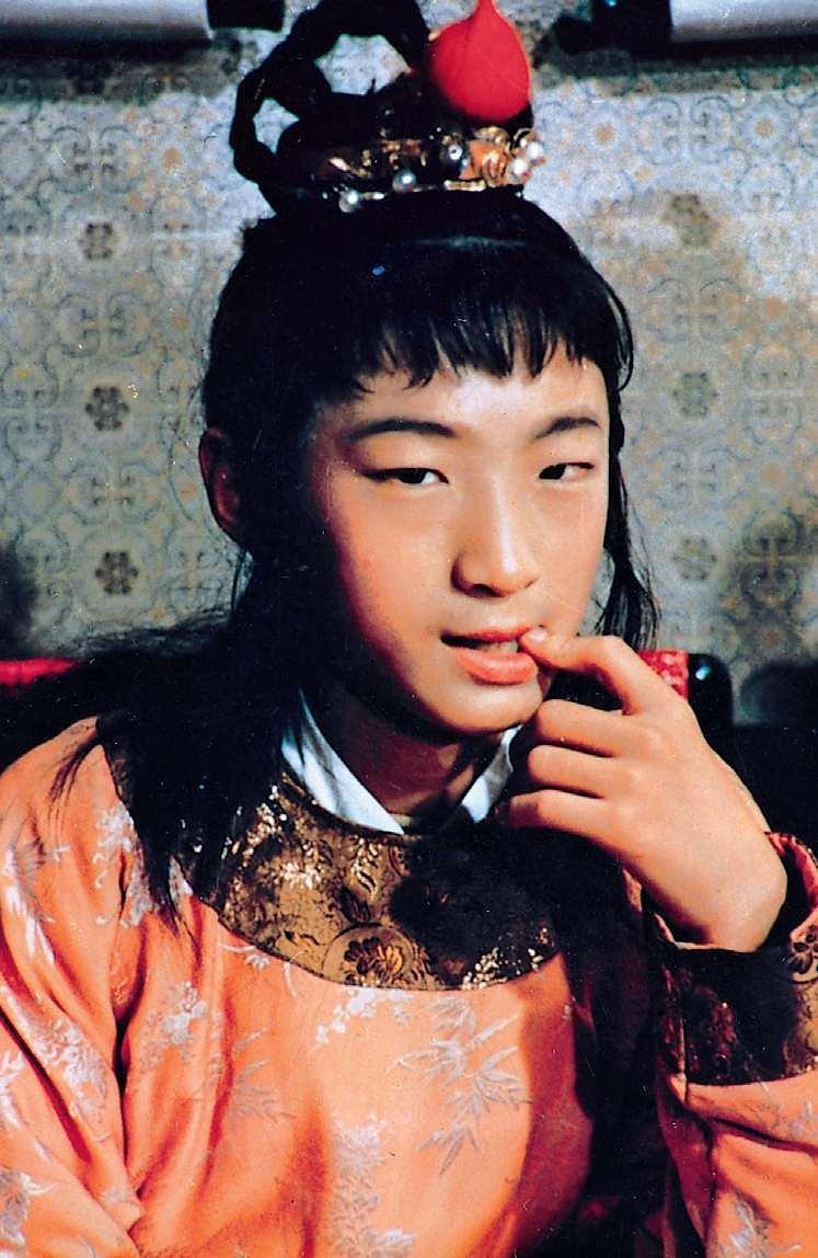 他更愿意和贾琮贾兰在一起,比和宝玉在一起舒服的多,那两个,一个是