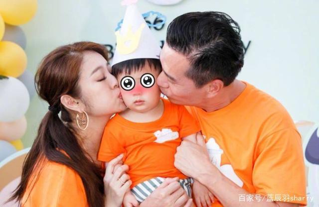 女星嫁豪门三年抱俩成习俗安以轩晒二胎孕肚曾背爱马仕逛市场