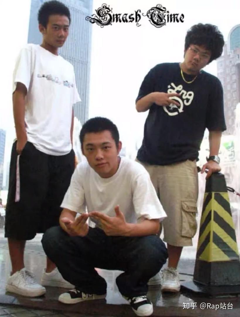 在2007年组建了东北说唱团体"吾人族",也就是后来的"吾人文化"