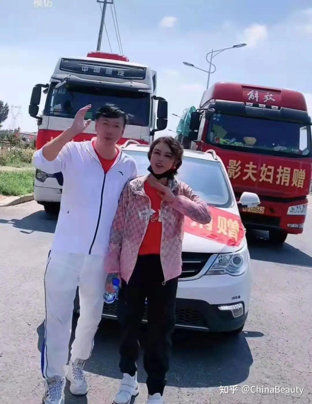 小影夫妇走红后不忘回馈家庭和社会