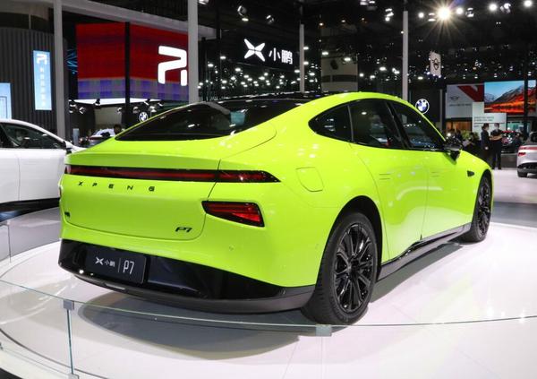 拥有拉风剪刀门设计小鹏p7翼鹏版广州车展亮相售3669万元起