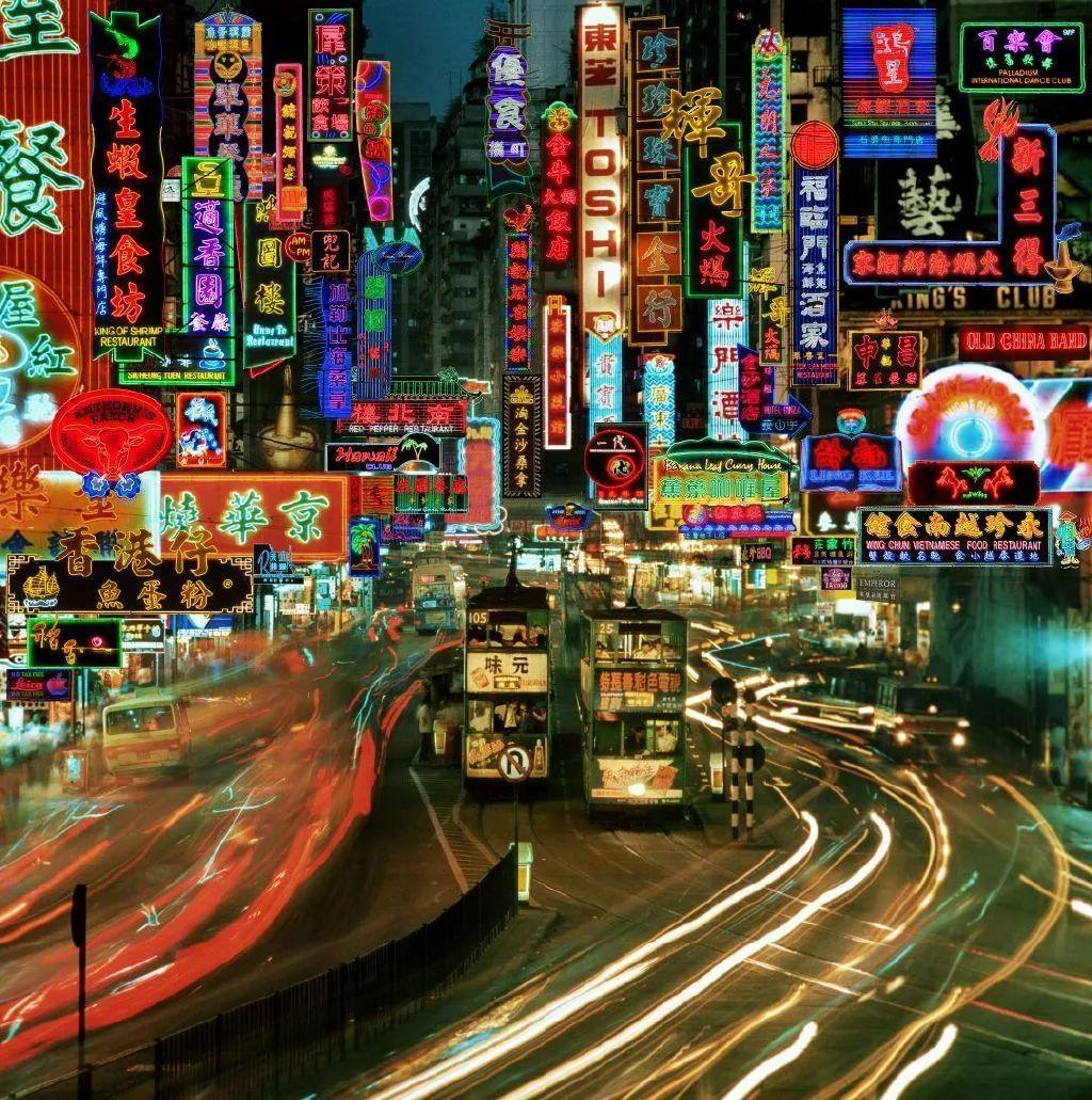 Esquire 國際中文版君子雜誌 - 正在消逝的香港霓虹 英國攝影家拍出最後的璀璨燈火