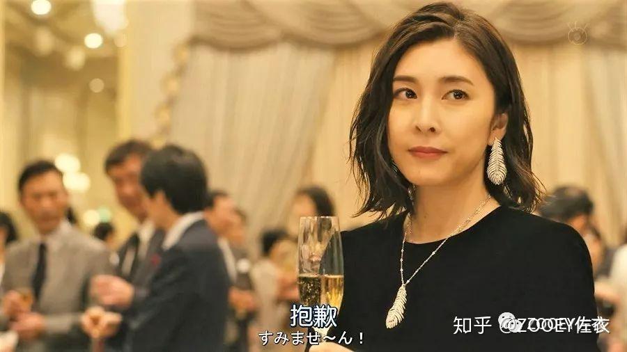 竹内结子水川麻美丑闻专门律师queen第1集穿搭好物