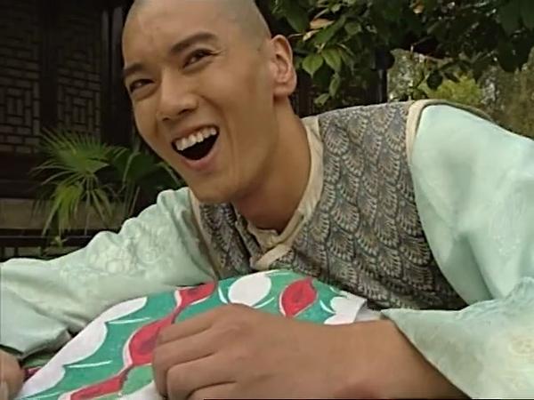 让我最最最最恶心的是铁齿铜牙纪晓岚第一部里的那个祝君豪,想打他的