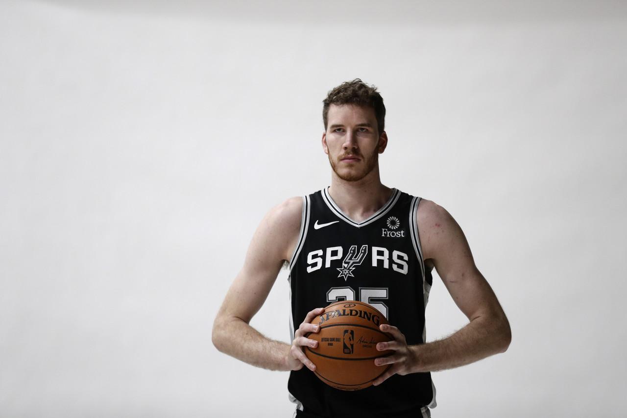 珀尔特尔谈击败湖人他们的阵容比较小我们就是利用了这点