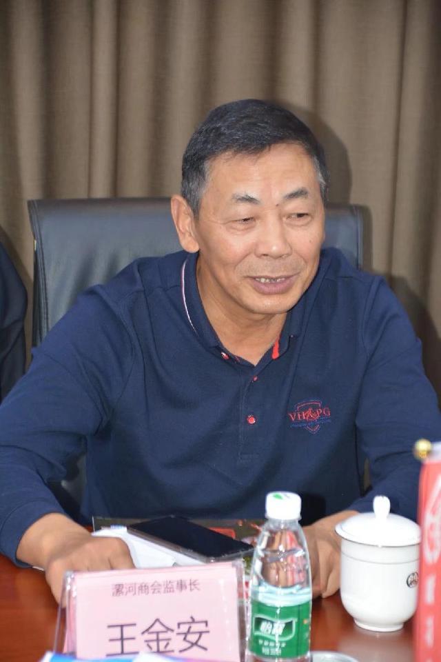 深圳市河南漯河商会监事长王金安也推介了他们商会的一些成功经验.