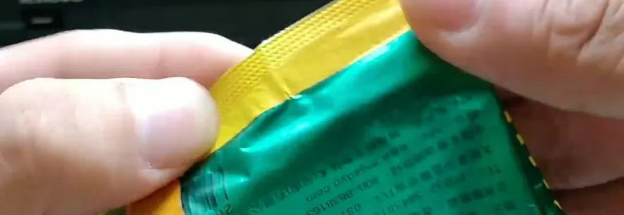 其一是外观,"金坷垃"从诞生到退市并未更换过产品包装;其二是出厂日期