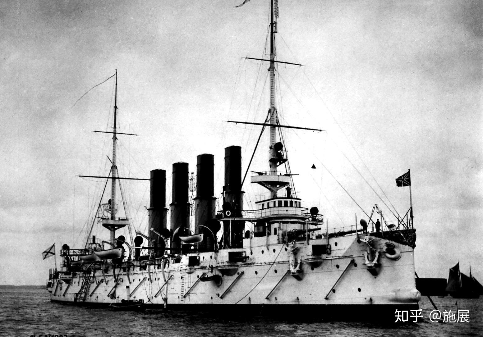 第二代"瓦良格"号是一艘一等防护巡洋舰,1898年10月在美国费城的"威廉