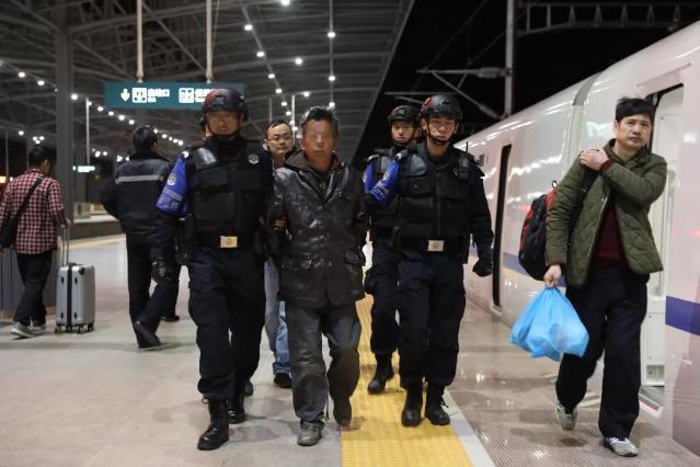 出租房内杀3人逃亡大理拾荒9年这名公安部a级逃犯落网