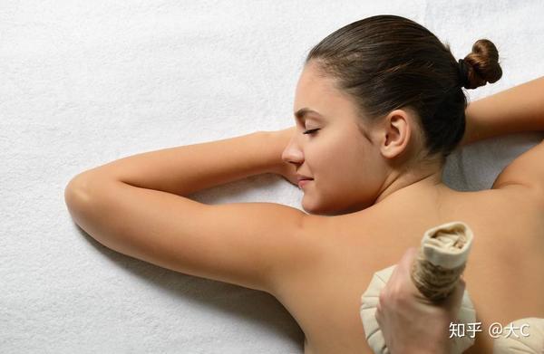 女性月事理疗师——姜精油