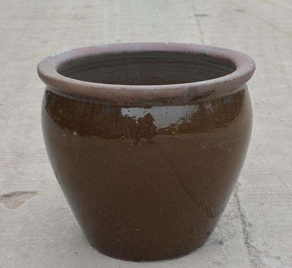 也就是小时候家里存粮的那种大缸子,添加个 两勺子的量吧.