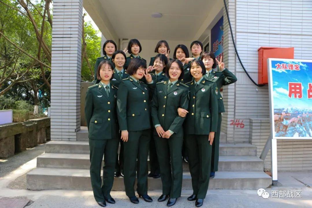 武警女兵军校图片